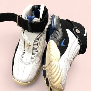 Nike White and Black Sneakers with Blue Accents